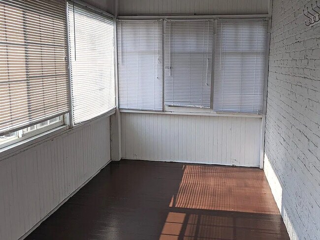 Building Photo - 1940 Wenonah Ave