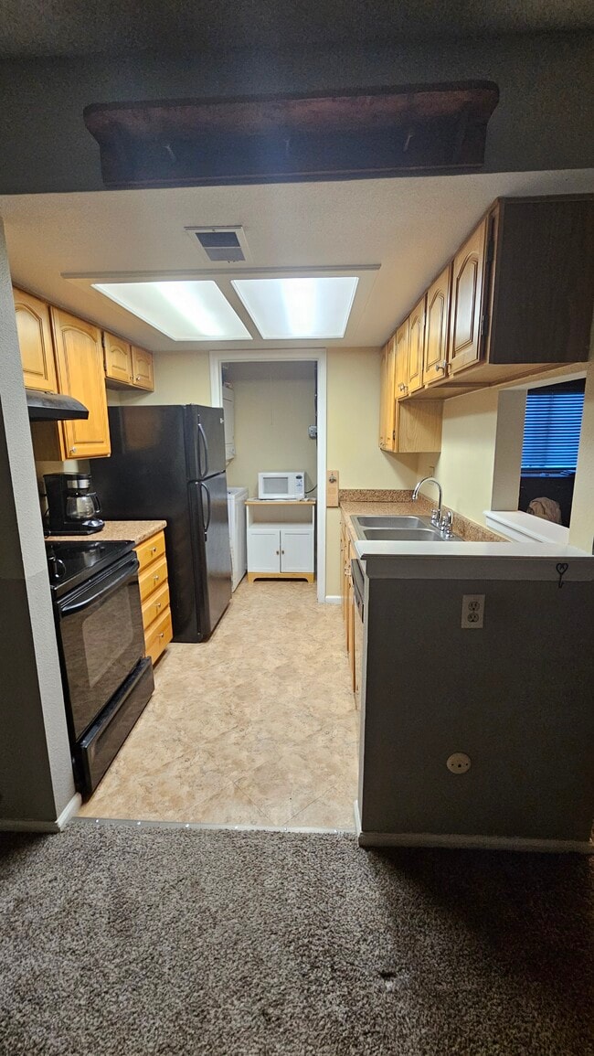 Kitchen - 491 S Kalispell Way