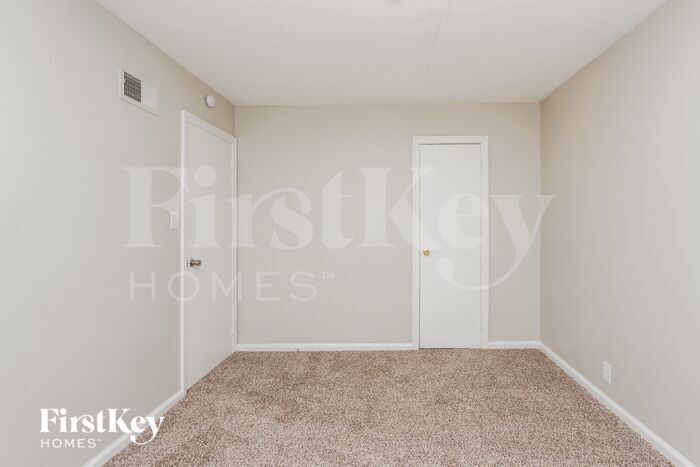 Building Photo - 5614 N Victoria Dr
