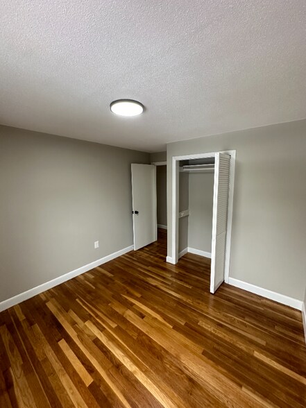 Building Photo - 285 Pinewood Dr