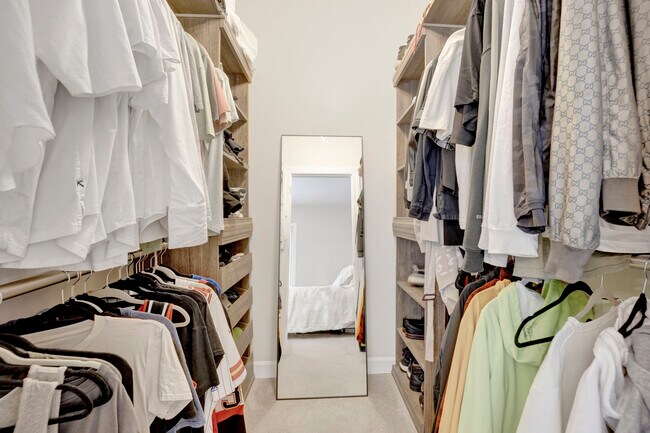 Building Photo - 870 N Milwaukee Ave