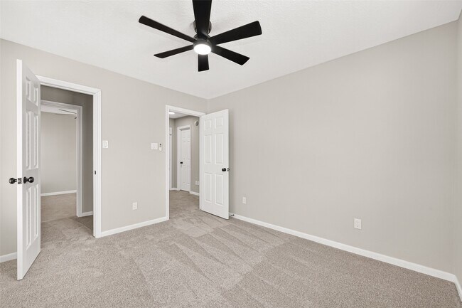 Building Photo - 4906 Pleasure Lake Ln