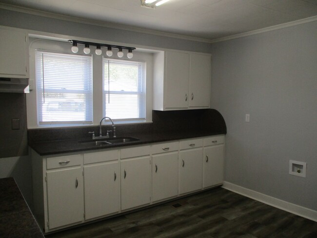 Building Photo - 2 BR in Thomasville!