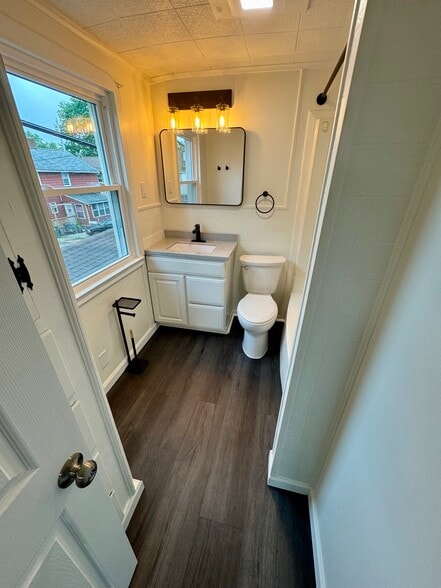 bathroom - 1387 Ivydale Ave SW