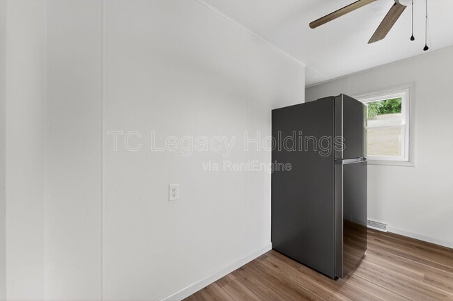 Building Photo - 1533 Hoffman Ave