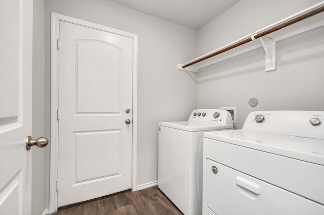 Building Photo - 9847 Laurel Lake Dr