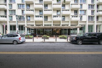 Building Photo - Luxury 1 Bedroom with Balcony, Pool & City Views – Hopkinson House