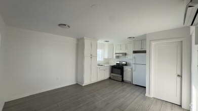 Building Photo - 11604 Sylvan St