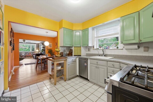 Building Photo - 201 Bowdoin Ave