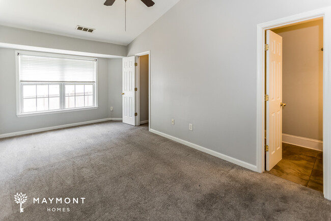 Building Photo - 948 Redwood Dr NW