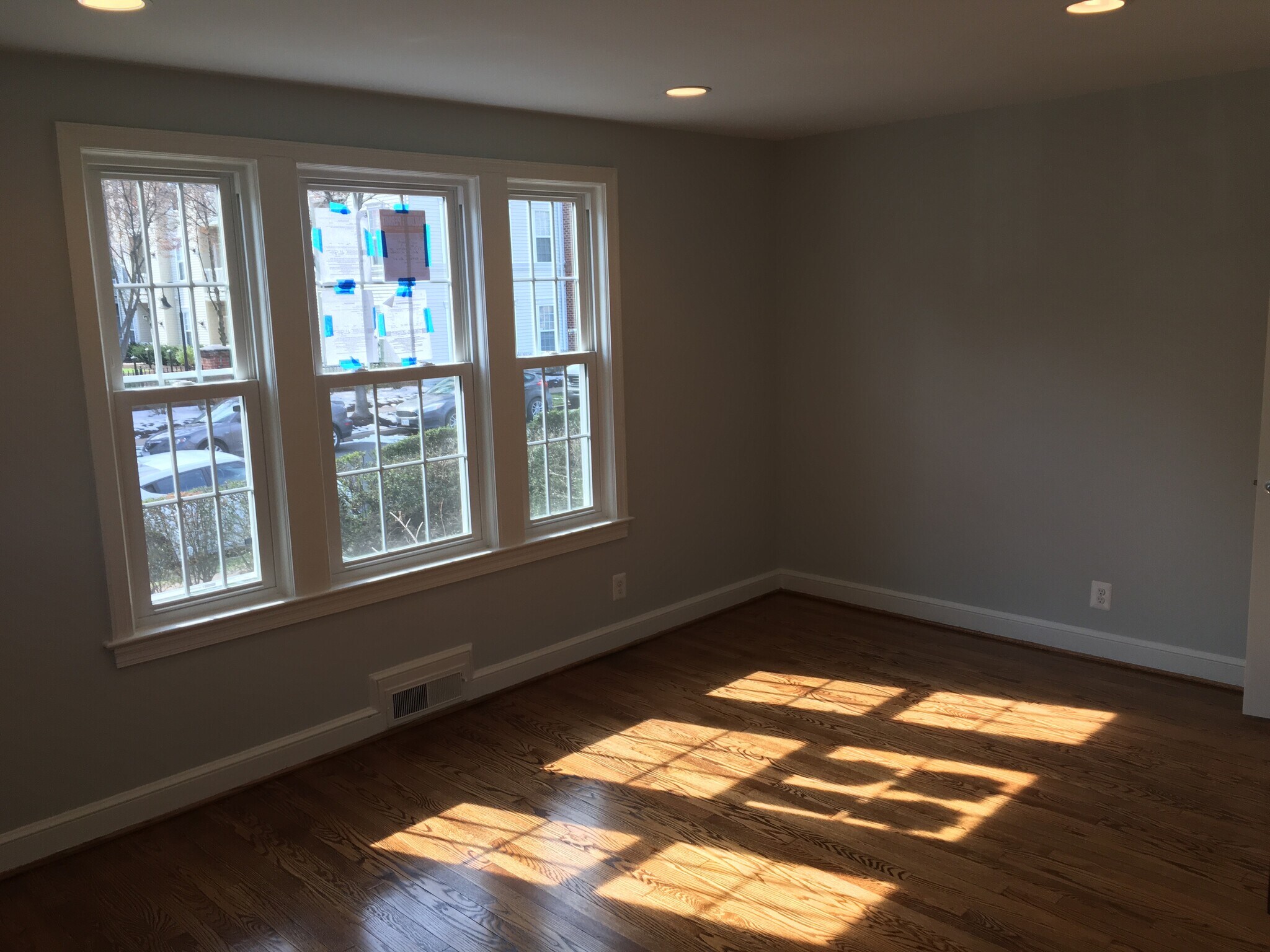 Living Room - 2713 South Veitch Street