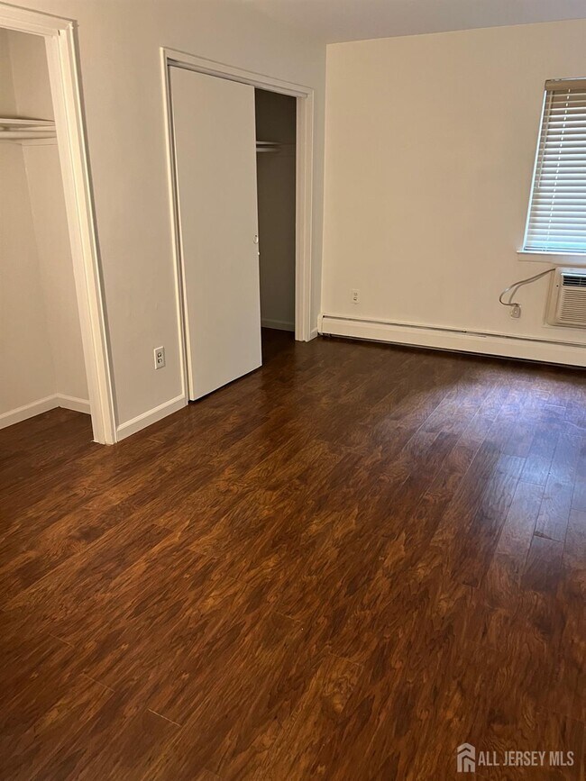 Building Photo - 18 Lake Ave