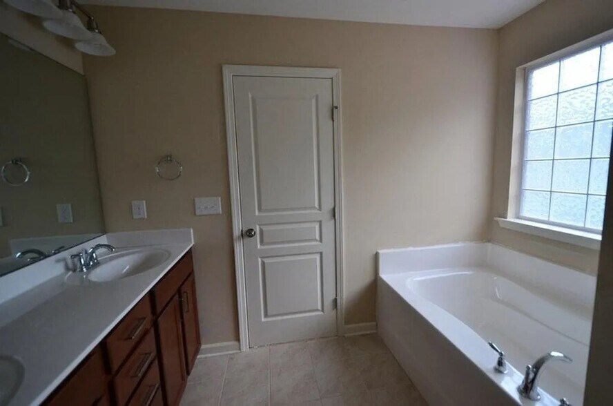 Building Photo - 2505 Magnolia Tree Ln