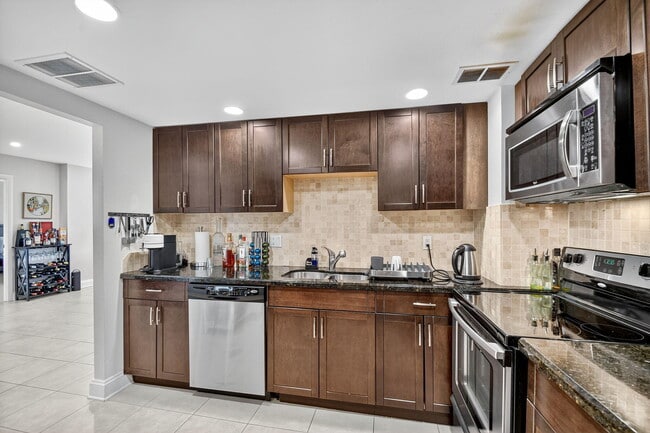 Building Photo - 3450 S Ocean Blvd