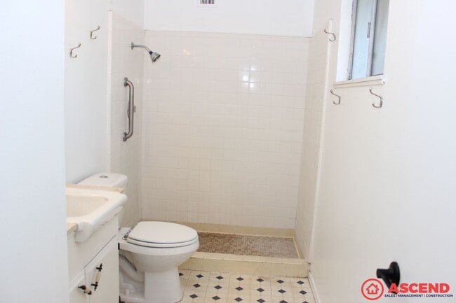 Building Photo - Gorgeous 3BD/2BA Home in Bakersfield's 93309 — Won't Last Long!