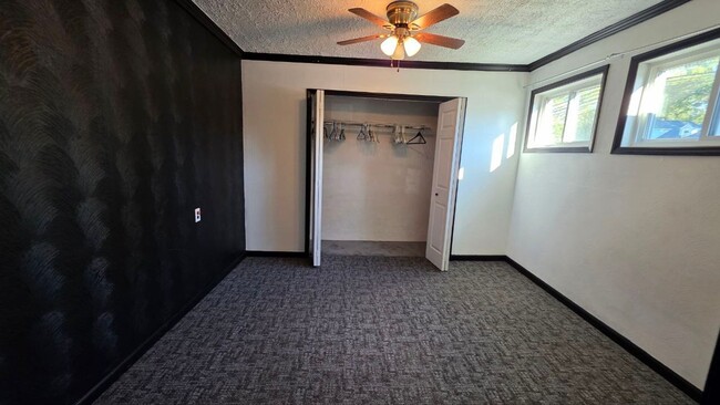 Building Photo - 3 bedroom 1 bathroom Olmstead Falls! EDEN/...