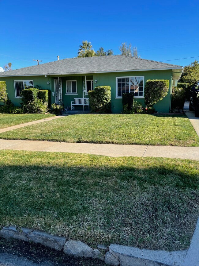 Building Photo - 313 Bond St