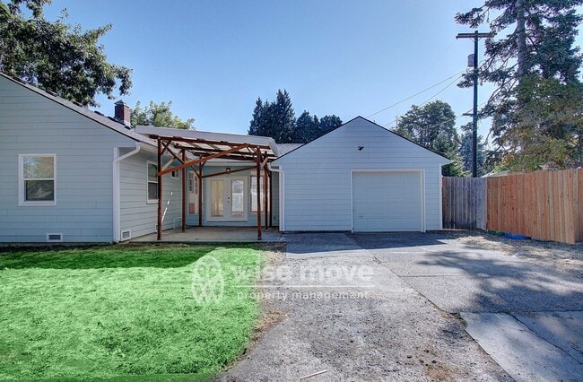 Building Photo - 2 Bedroom Home with Garage- Corner Lot!