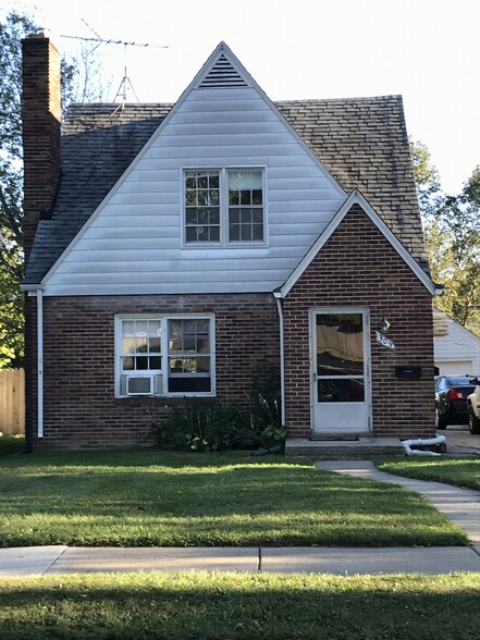 Primary Photo - 305 Potter Ave