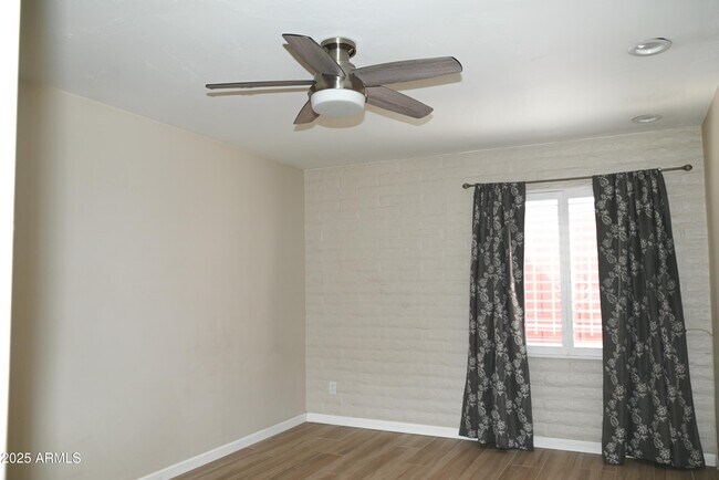 Building Photo - 3066 N 32nd St