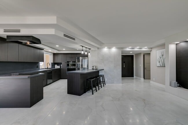 Building Photo - Elevated Penthouse Living with Private Terrace & Resort-Style Amenities * MOVE IN SPECIAL *