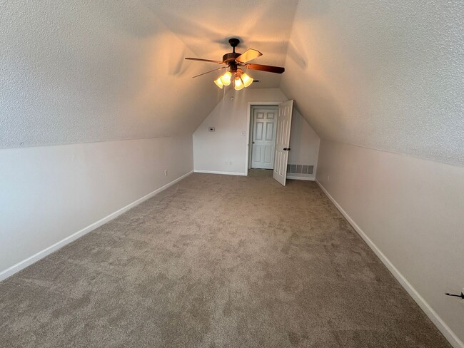 Building Photo - Arlington Home Ready To Be Yours! 3 Bedrooms Downstairs! Pets Are Welcome, Fees Apply!