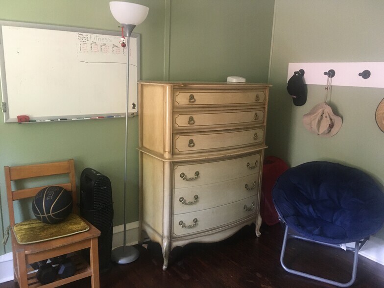 Building Photo - 1302 Hillside Ave