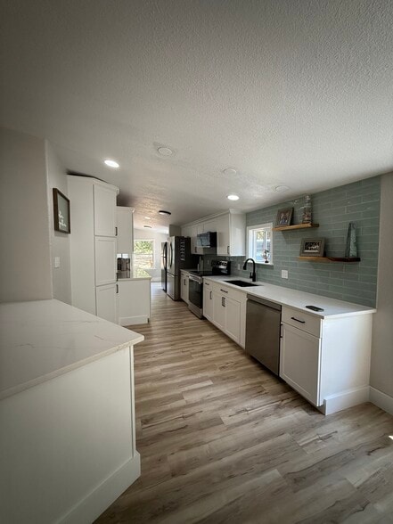 Primary Photo - 14101 Specs Ln