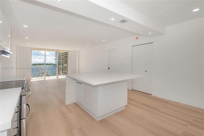 Building Photo - 11111 Biscayne Blvd