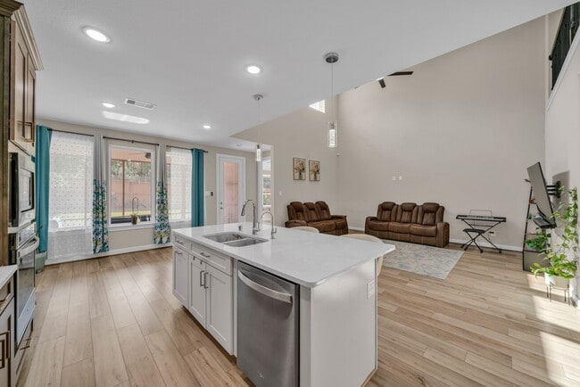 Building Photo - 2030 Woodland Pine Ct