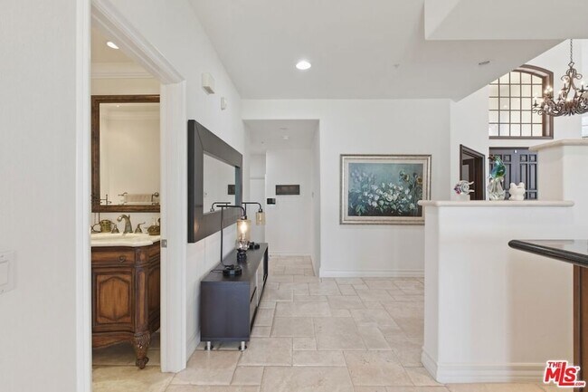 Building Photo - 6003 County Oak Rd