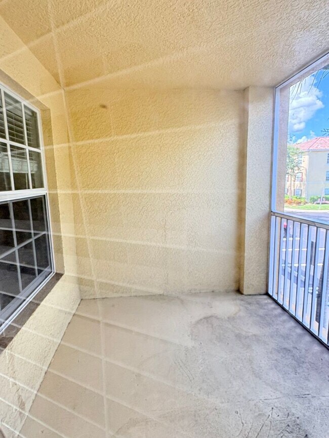 Building Photo - The Residence 4127-411