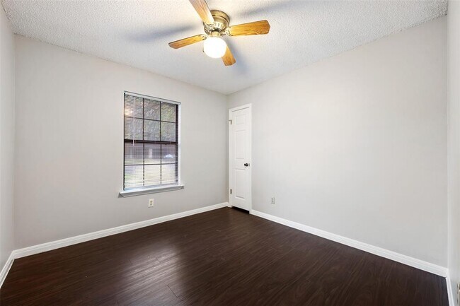 Building Photo - 2306 Alimony Cove