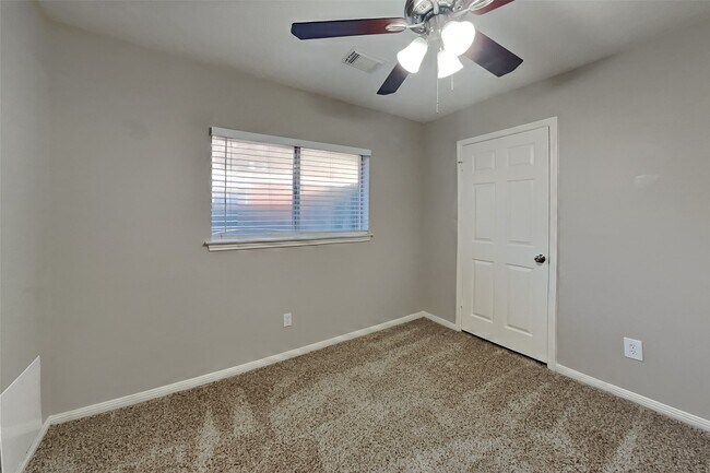 Building Photo - 5419 Roserock Ln