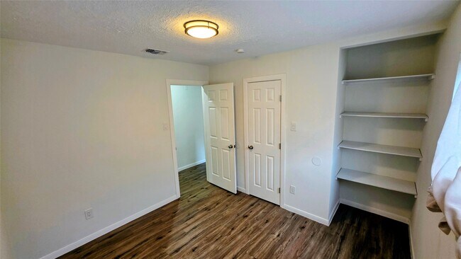 Building Photo - 7518 Smiling Woods Ln