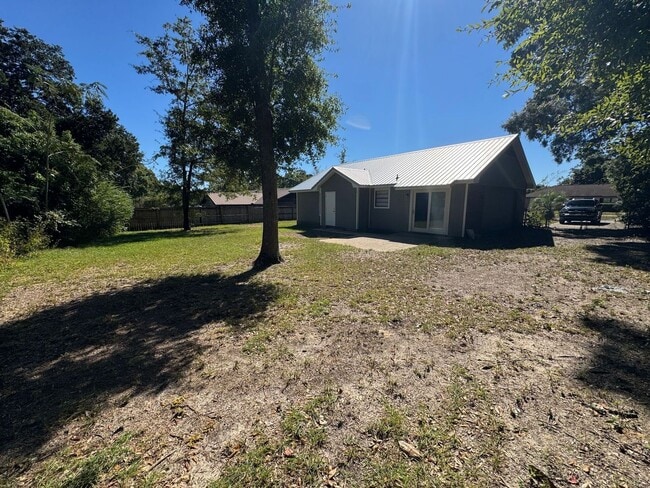 Building Photo - 7823 Coronet Ln