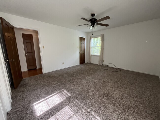 Building Photo - 5625 Potter Rd