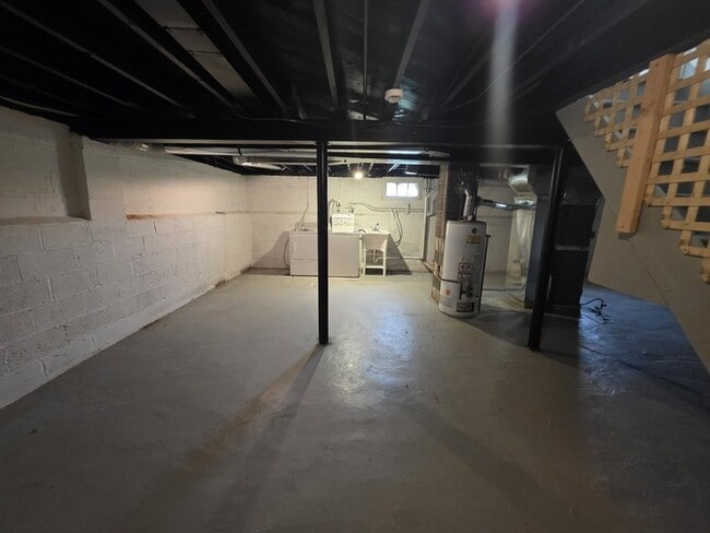 Building Photo - 40 Highview Dr