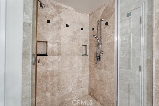 Building Photo - 1738 Manhattan Ave