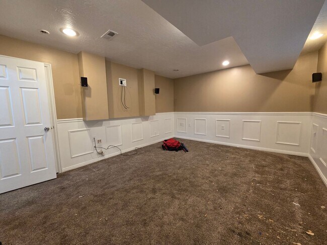 Building Photo - Charming Home in Woods Cross - Ready To Move!