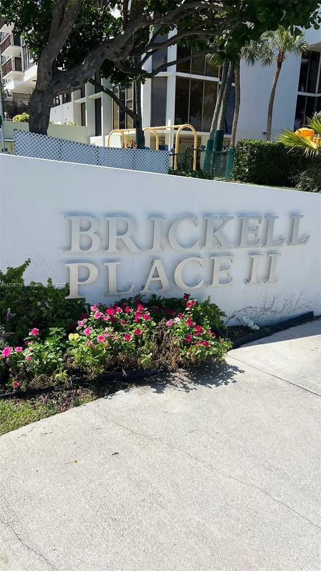 Primary Photo - 1915 Brickell Ave