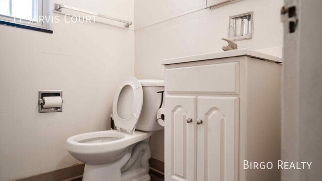 Building Photo - Move in special! First month free rent!