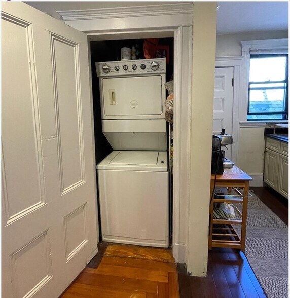 Building Photo - 1669 Beacon St