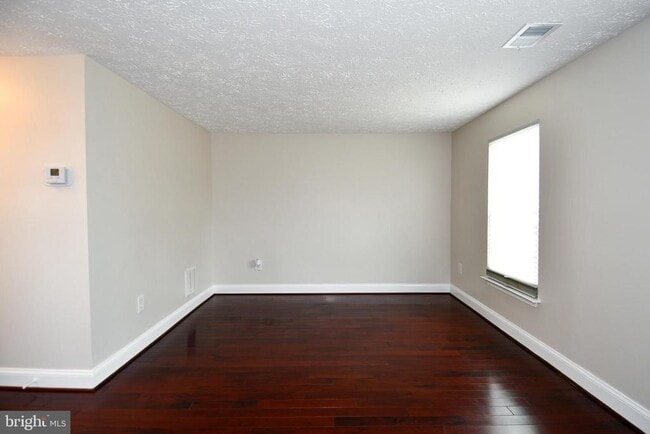 Building Photo - 1586 Pin Oak Dr