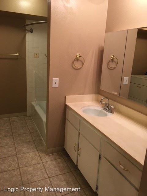 Building Photo - 435 E Creekside Cir