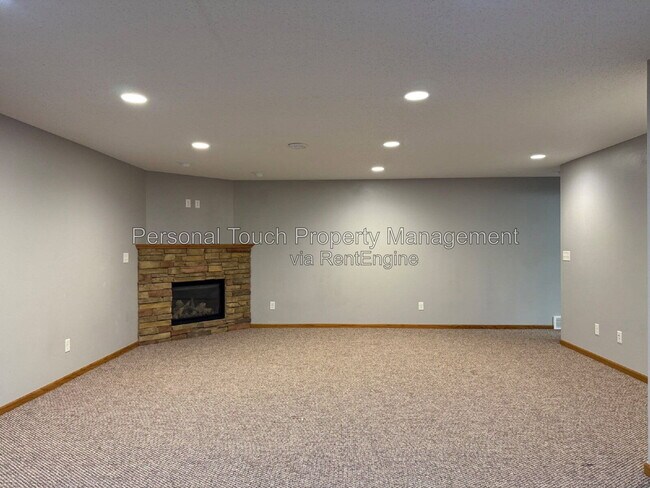 Building Photo - 3539 Woodbury Ct S