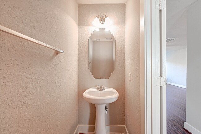 Building Photo - 7603 Chalk Hill