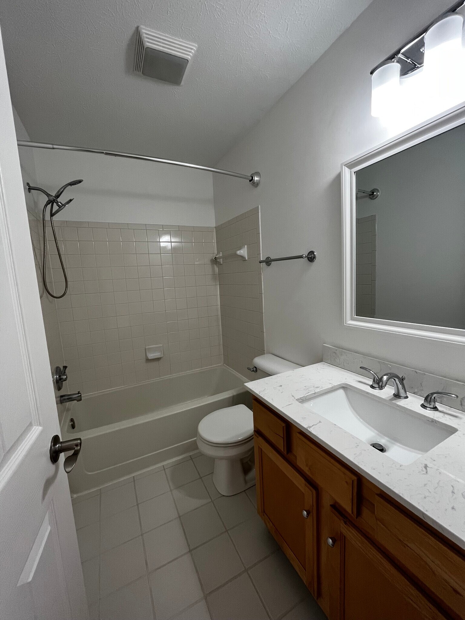 Building Photo - 9240 Crossing Dr