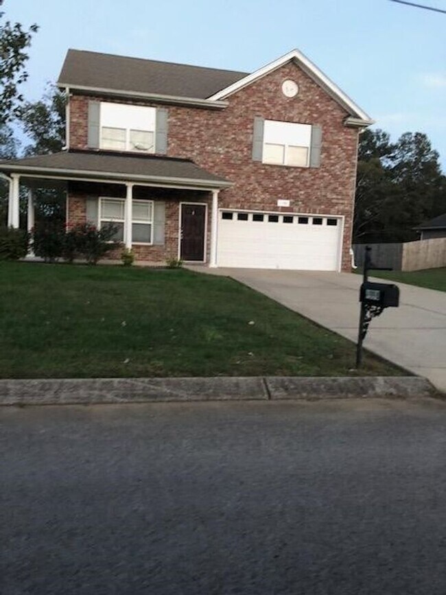 Building Photo - Spacious 2 story home in Whispering Woods!