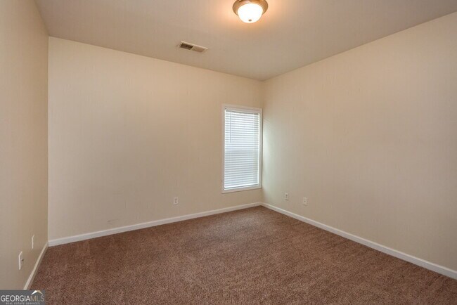 Building Photo - 140 Lantana Dr